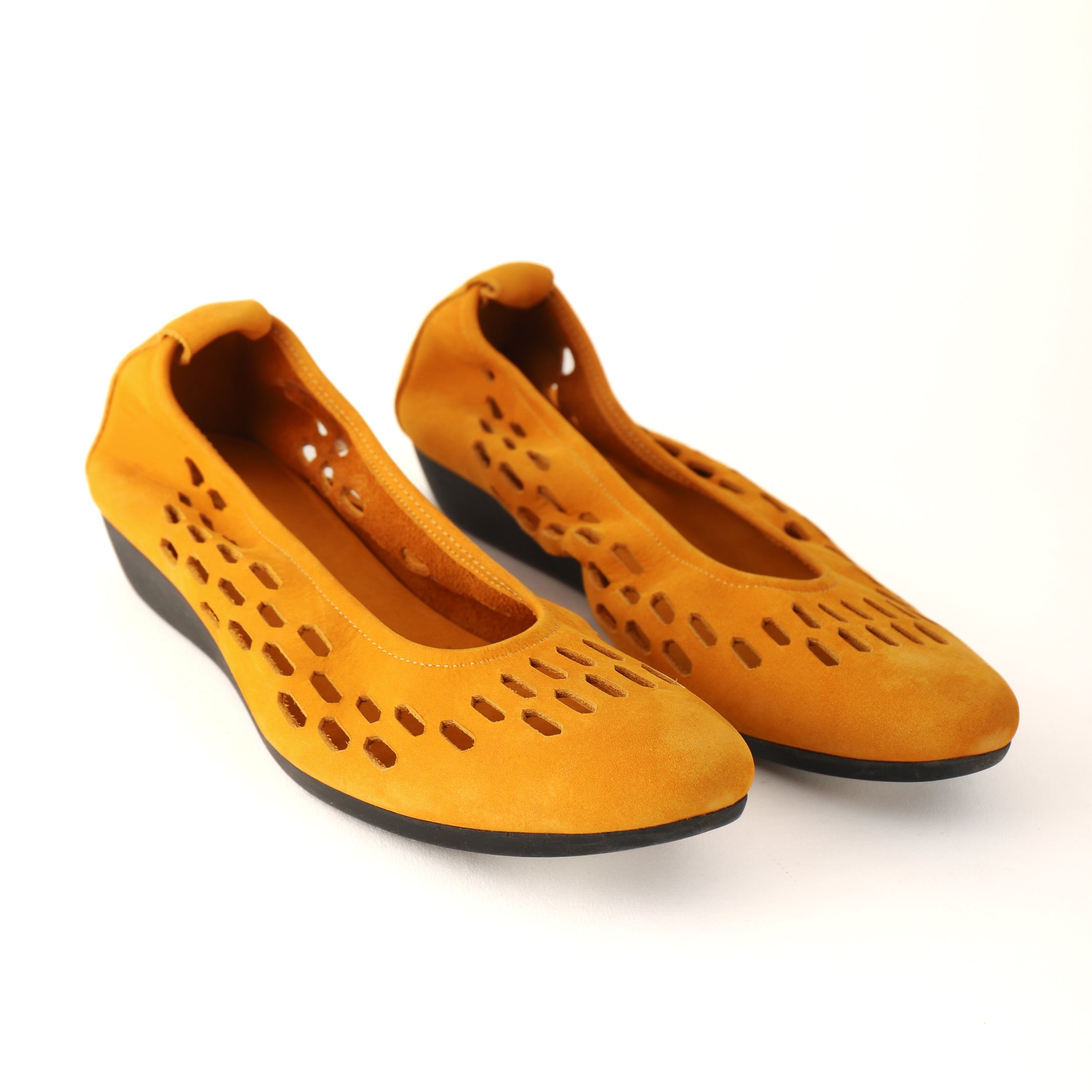 ONIZZA Mustard Nubuck Leisures