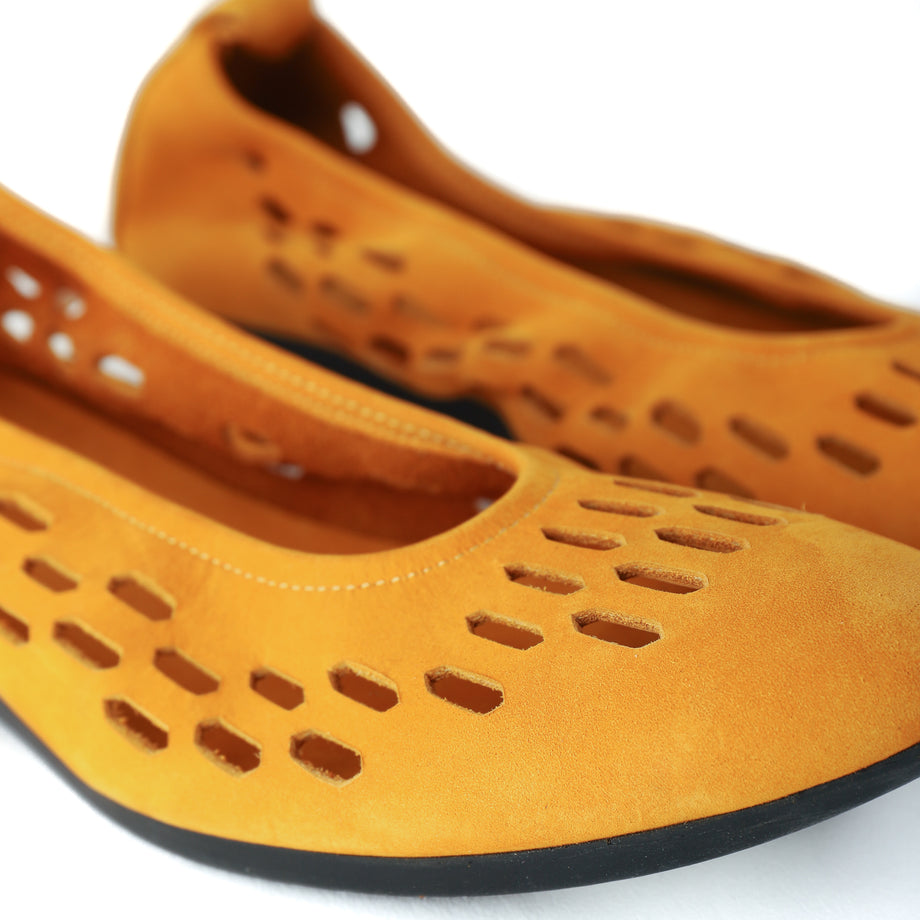 ONIZZA Mustard Nubuck Leisures