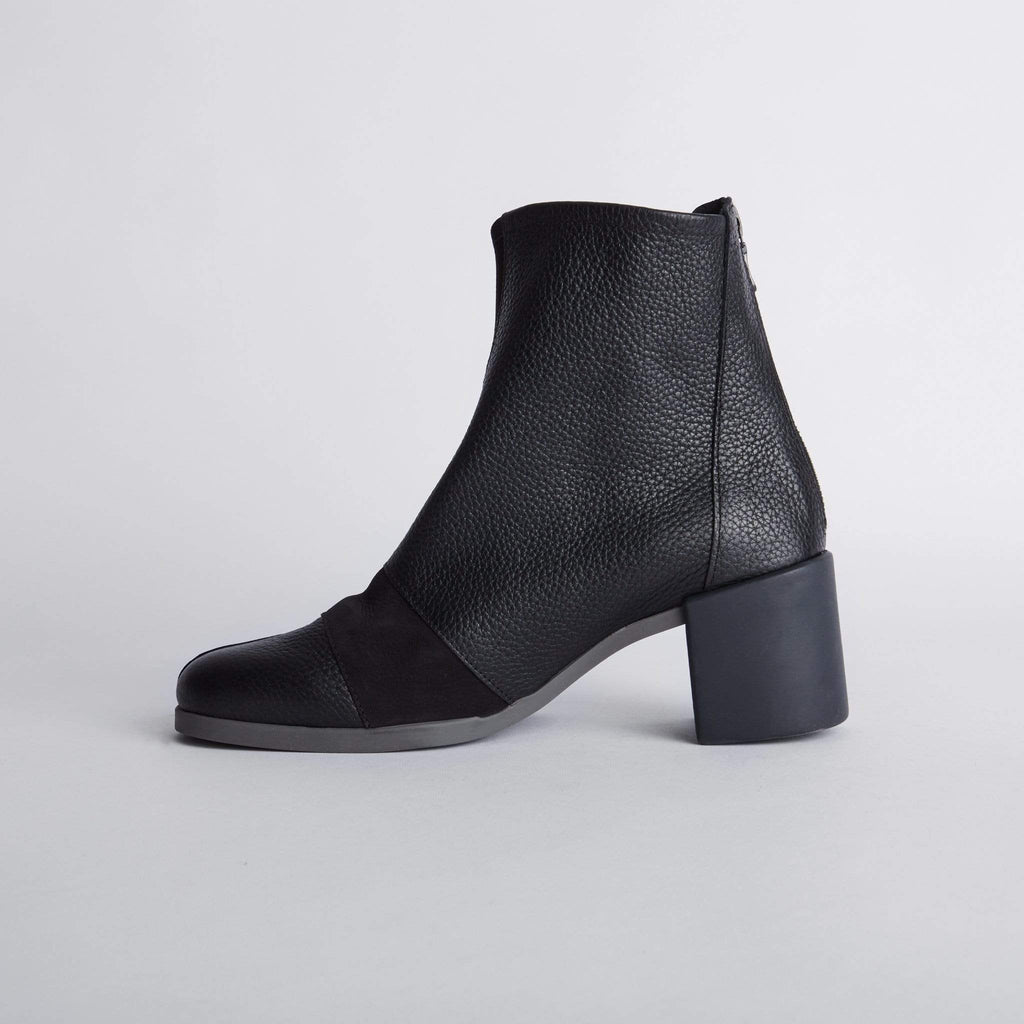 ARCHE MEDIUM HEELED ANKLE BOOTS ANGLOW